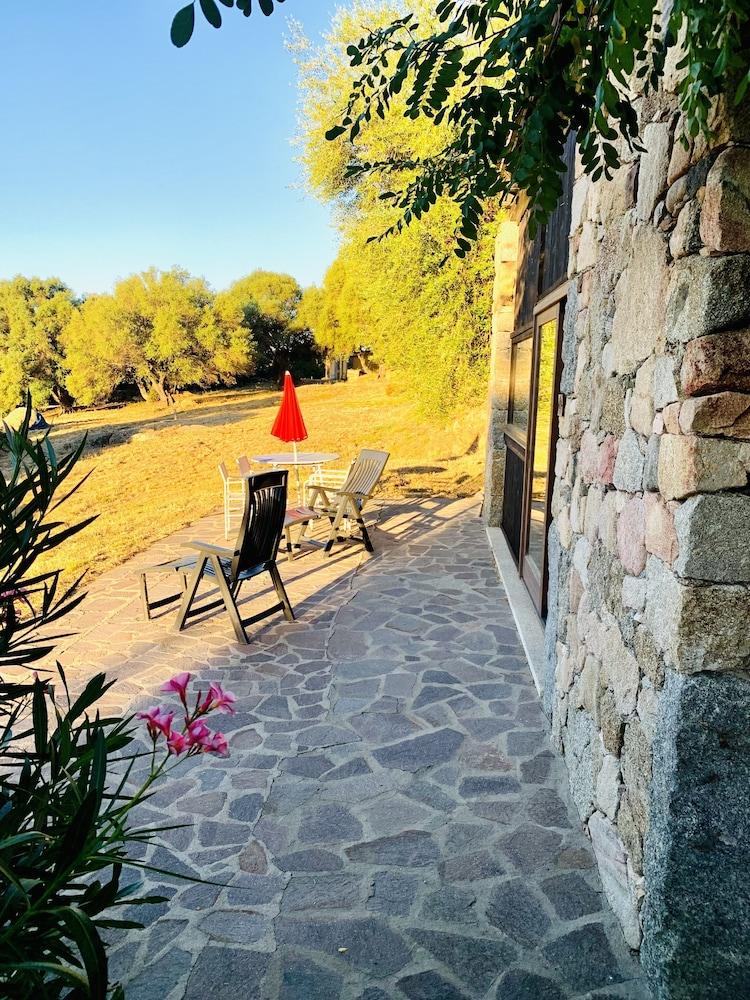 Maison d'hôtes Liscia Country Relais à Sant'Antonio di Gallura Extérieur photo